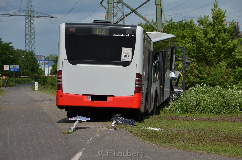 Schwerer Bus Unfall Koeln Porz Gremberghoven Neuenhofstr P348.JPG - Miklos Laubert